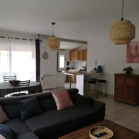 Superbe Appartement De 90M2 A Uzes Super Equipe Avec Garage Et Grand Parking Privatif Екстериор снимка