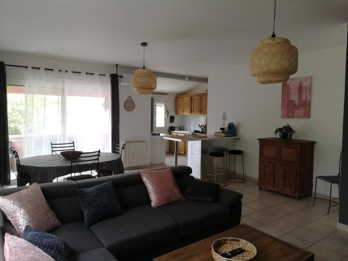 Superbe Appartement De 90M2 A Uzes Super Equipe Avec Garage Et Grand Parking Privatif Екстериор снимка